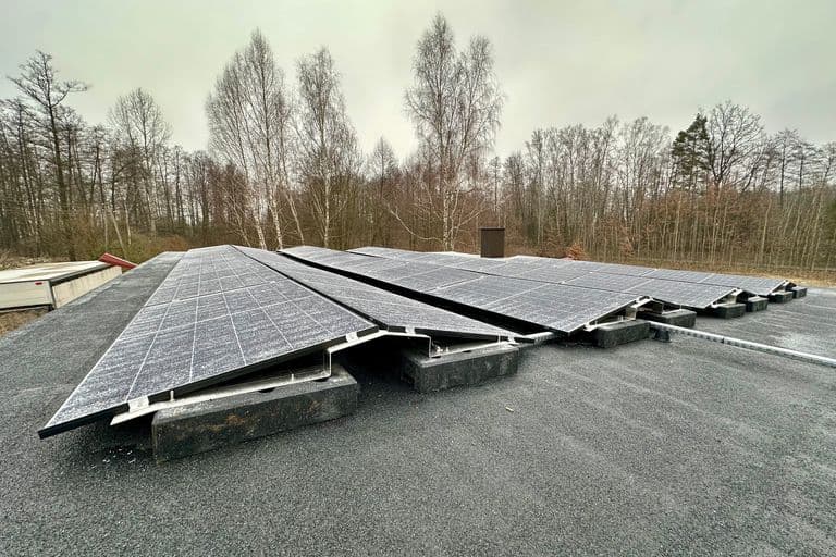 Instalacja fotowoltaiczna 22 kW z magazynem energii 21 kWh